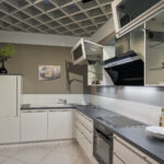 Koje_44_Dunsthaube_Backofen_Spuele__0004_01