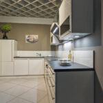 Koje_44_Dunsthaube_Backofen_Spuele__0007_01