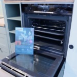 LINEA Die Küche - Landhausküche in Lacklaminat, Schilf - Koje 93